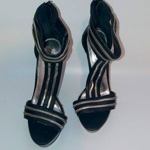 BETTY WP - Black & Silver Wedges -Size 6
